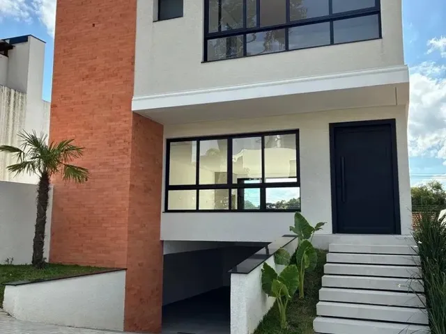 Casa com 290m² 3 quartos e 5 banheiros, à venda, no bairro Santa Cândida em Curitiba