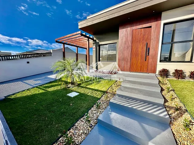 Casa com 200m² 3 quartos e 2 banheiros, à venda, no bairro Nova Palhoça em Palhoça