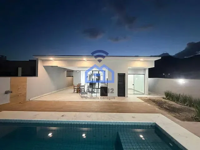 Casa 3 quartos e 4 banheiros, à venda, no bairro Mar Verde II em Caraguatatuba