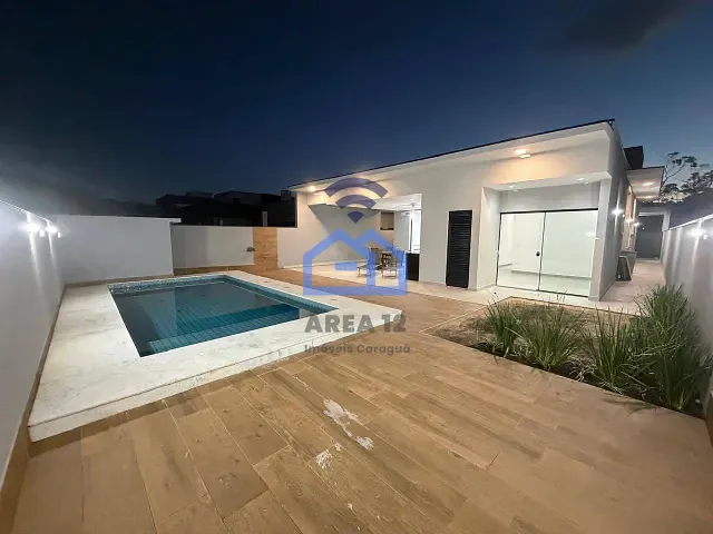 Casa 3 quartos e 4 banheiros, à venda, no bairro Mar Verde II em Caraguatatuba