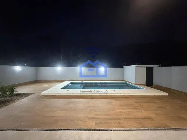 Casa 3 quartos e 4 banheiros, à venda, no bairro Mar Verde II em Caraguatatuba