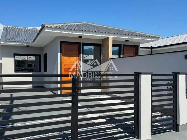 Casa 2 quartos e 2 banheiros, à venda, no bairro Pachecos em Palhoça