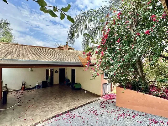 Casa 4 quartos e 3 banheiros, à venda, no bairro Paisagem Renoir em Cotia