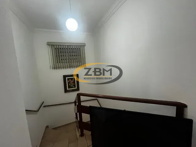 Casa com 182m² 4 quartos e 5 banheiros, à venda, no bairro Caravelle em Londrina