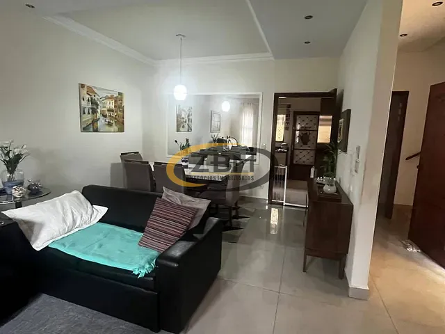 Casa com 182m² 4 quartos e 5 banheiros, à venda, no bairro Caravelle em Londrina