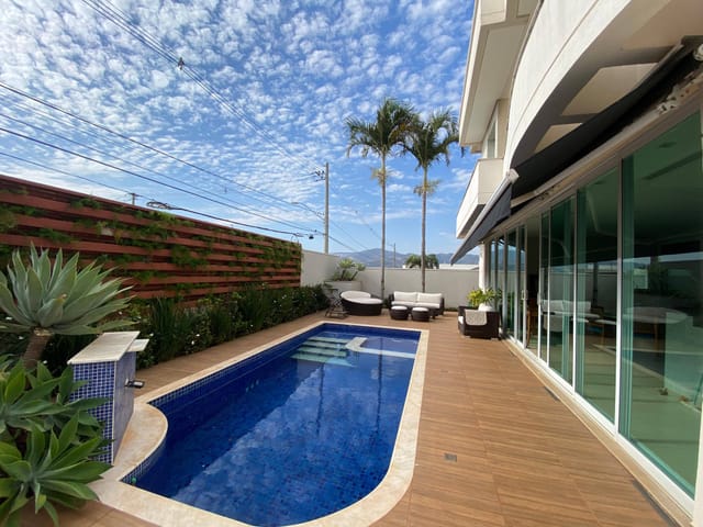 Casa 3 quartos e 3 banheiros, para alugar, no bairro Jardim Recanto do Bosque em São João da Boa Vista