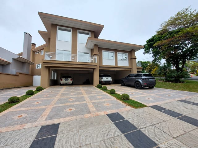 Casa com 758m² 5 quartos e 8 banheiros, à venda, no bairro Orfãs em Ponta Grossa