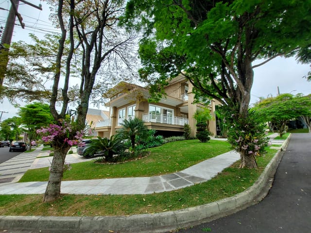 Casa com 758m² 5 quartos e 8 banheiros, à venda, no bairro Orfãs em Ponta Grossa