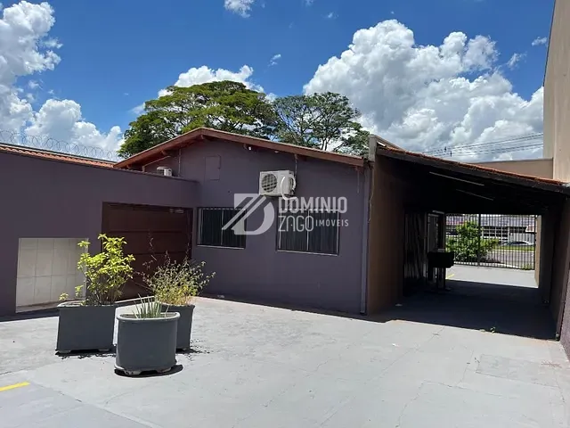 Casa com 313m², à venda ou para alugar, no bairro Conjunto Pontal em Uberaba