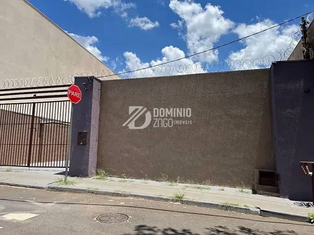 Casa com 313m², à venda ou para alugar, no bairro Conjunto Pontal em Uberaba