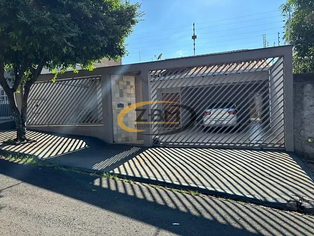 Casa 4 quartos e 3 banheiros, à venda, no bairro Coliseu em Londrina