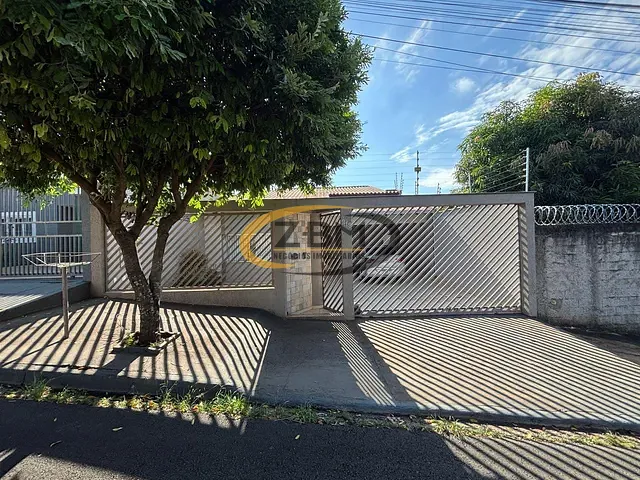 Casa 4 quartos e 3 banheiros, à venda, no bairro Coliseu em Londrina