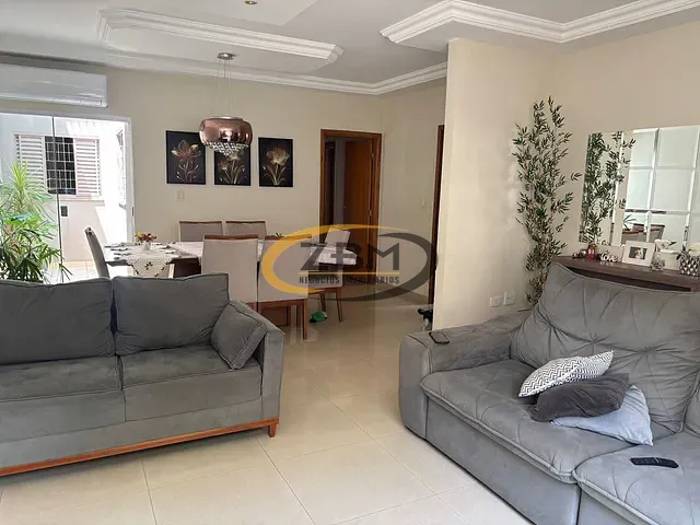 Casa 4 quartos e 3 banheiros, à venda, no bairro Coliseu em Londrina