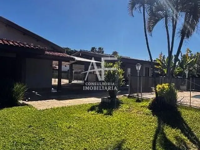 Casa com 1000m² 3 quartos e 4 banheiros, à venda ou para alugar, no bairro Nossa Senhora do Perpétuo Socorro em Pindamonhangaba