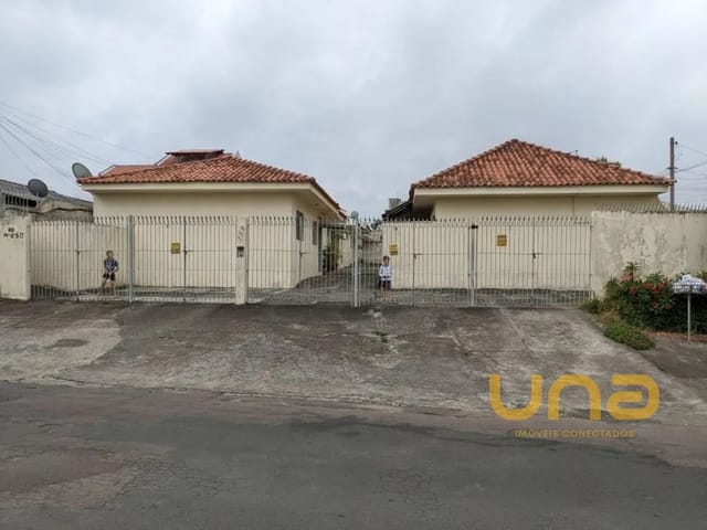 Casa 2 quartos e 1 banheiro, para alugar, no bairro PINHEIRINHO em Curitiba