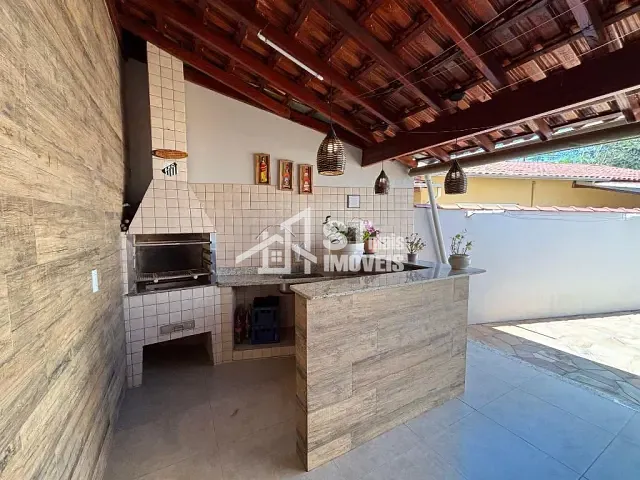 Casa com 233m² 3 quartos e 2 banheiros, à venda, no bairro Centro em Andradas