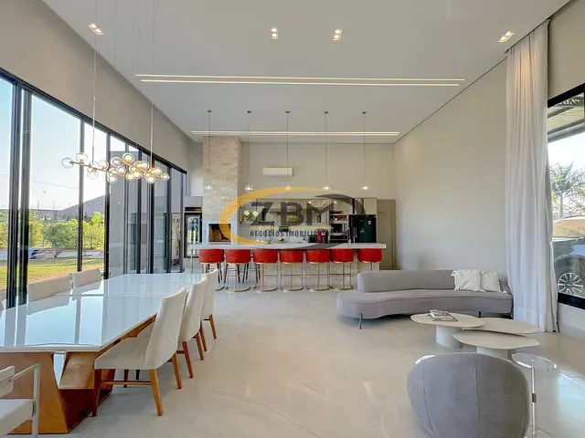 Casa com 1300m² 4 quartos e 8 banheiros, à venda, no bairro Recanto do Salto em Londrina