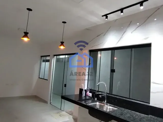 Casa 2 quartos e 3 banheiros, à venda, no bairro Golfinhos em Caraguatatuba