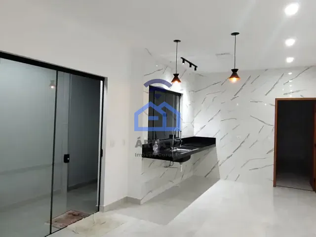Casa 2 quartos e 3 banheiros, à venda, no bairro Golfinhos em Caraguatatuba
