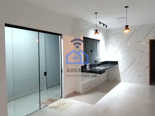 Casa 2 quartos e 3 banheiros, à venda, no bairro Golfinhos em Caraguatatuba