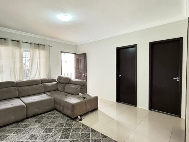 Casa com 160m² 3 quartos e 2 banheiros, à venda, no bairro Nova Rússia em Ponta Grossa