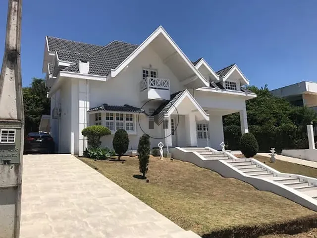 Casa com 800m² 3 quartos e 4 banheiros, à venda, no bairro Pedregulho em Guaratinguetá