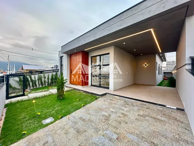 Casa com 200m² 3 quartos e 2 banheiros, à venda, no bairro Nova Palhoça em Palhoça