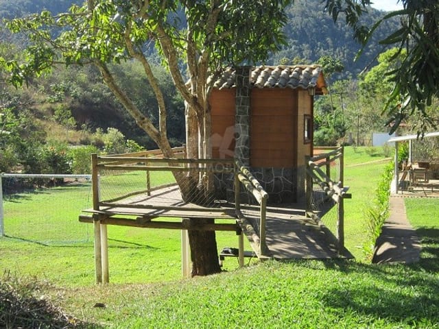 Casa com 60000m² 7 quartos e 1 banheiro, à venda, no bairro Pedro do Rio em Petrópolis