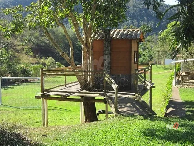Casa com 60000m² 7 quartos e 1 banheiro, à venda, no bairro Pedro do Rio em Petrópolis