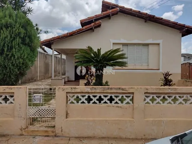 Casa com 479m² 4 quartos e 2 banheiros, para alugar, no bairro Centro em Artur Nogueira