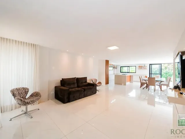 Casa 3 quartos e 5 banheiros, à venda ou para alugar, no bairro Santa Cândida em Curitiba