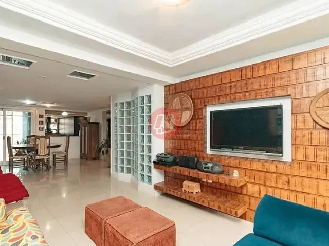 Casa 4 quartos e 4 banheiros, para alugar, no bairro Chácara das Pedras em Porto Alegre