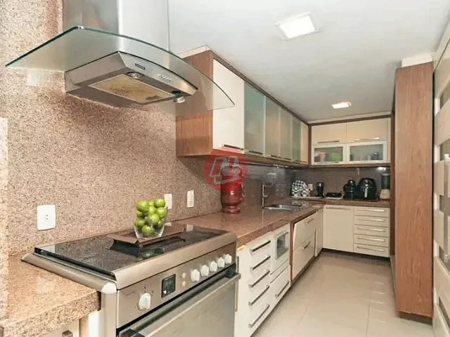 Casa 4 quartos e 4 banheiros, para alugar, no bairro Chácara das Pedras em Porto Alegre