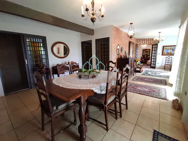 Casa com 1000m² 6 quartos e 5 banheiros, à venda, no bairro Monte Belo em Taubaté