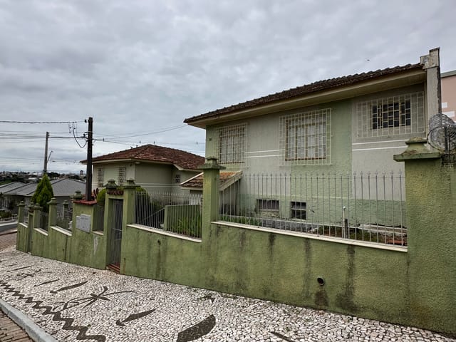 Casa com 244m² 5 quartos e 4 banheiros, à venda, no bairro Estrela em Ponta Grossa
