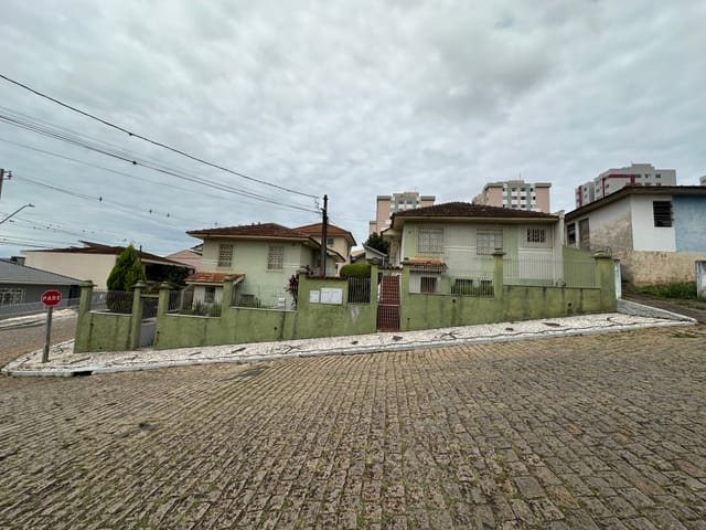 Casa com 244m² 5 quartos e 4 banheiros, à venda, no bairro Estrela em Ponta Grossa