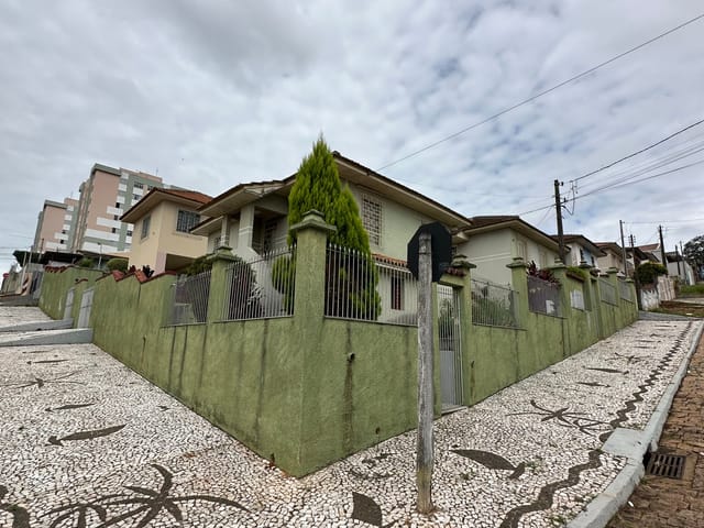 Casa com 244m² 5 quartos e 4 banheiros, à venda, no bairro Estrela em Ponta Grossa