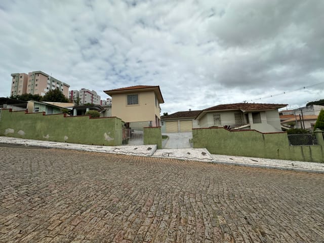 Casa com 244m² 5 quartos e 4 banheiros, à venda, no bairro Estrela em Ponta Grossa