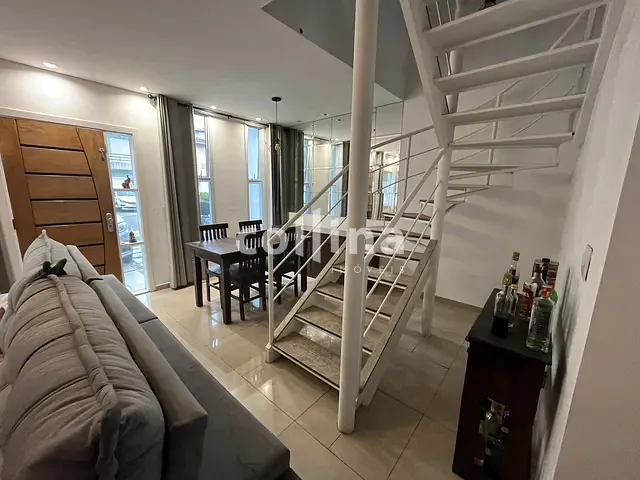 Casa 3 quartos e 3 banheiros, à venda, no bairro Jardim Rebelato em Cotia