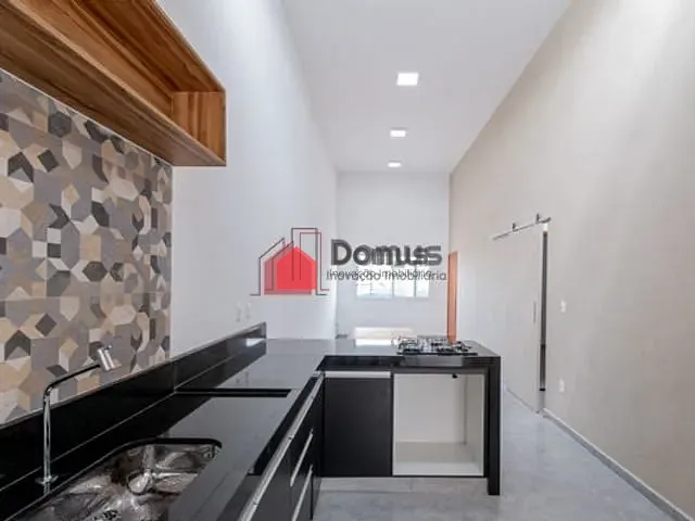 Casa com 176m², à venda, no bairro Res. Santa Clara em Pindamonhangaba