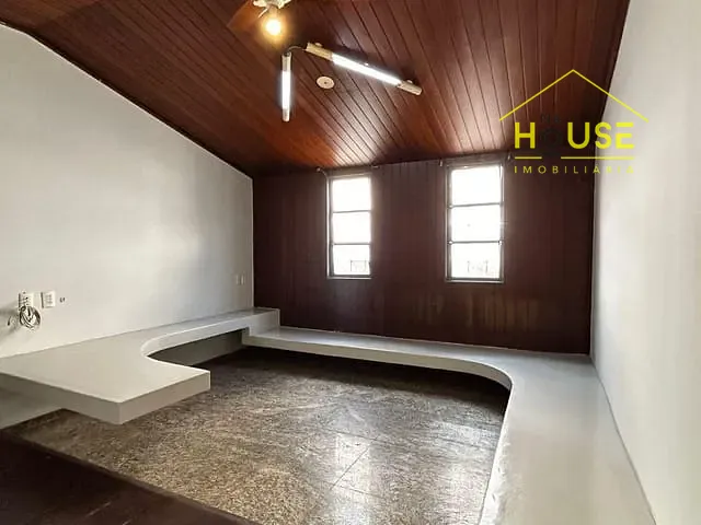 Casa com 968m² 3 quartos e 5 banheiros, à venda ou para alugar, no bairro Centro em Fernandópolis