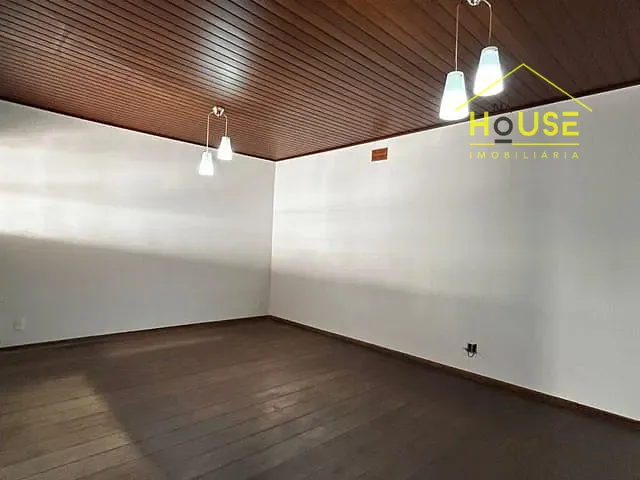 Casa com 968m² 3 quartos e 5 banheiros, à venda ou para alugar, no bairro Centro em Fernandópolis