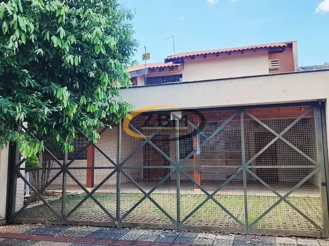 Sobrado com 400m² 4 quartos e 3 banheiros, à venda ou para alugar, no bairro Califórnia em Londrina