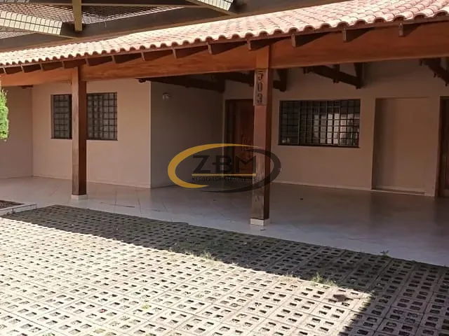 Sobrado com 400m² 4 quartos e 3 banheiros, à venda ou para alugar, no bairro Califórnia em Londrina