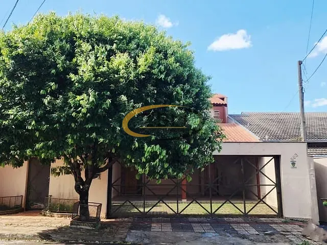 Sobrado com 400m² 4 quartos e 3 banheiros, à venda ou para alugar, no bairro Califórnia em Londrina