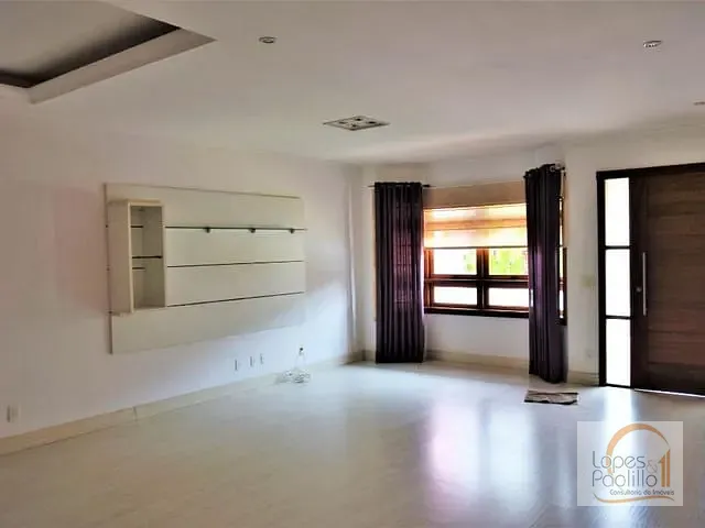 Casa com 365m² 3 quartos e 4 banheiros, à venda ou para alugar, no bairro Vila Helena em Atibaia