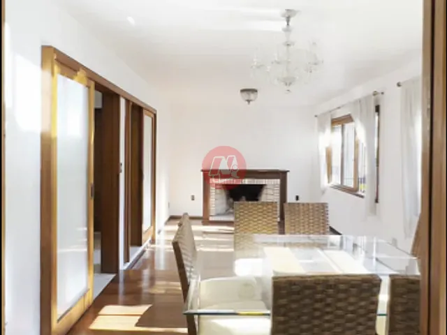 Casa 3 quartos e 4 banheiros, à venda, no bairro Três Figueiras em Porto Alegre