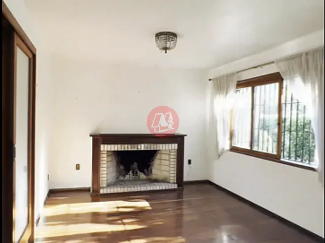 Casa 3 quartos e 4 banheiros, à venda, no bairro Três Figueiras em Porto Alegre