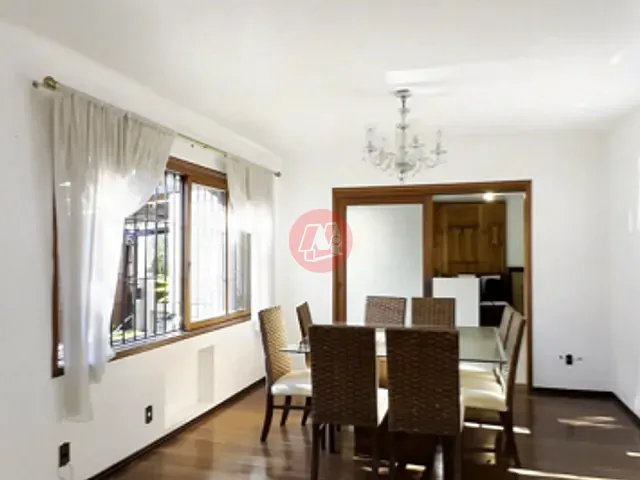 Casa 3 quartos e 4 banheiros, à venda, no bairro Três Figueiras em Porto Alegre