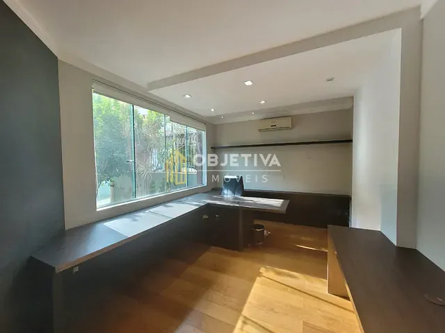 Casa com 400m², à venda, no bairro Petrópolis em Porto Alegre